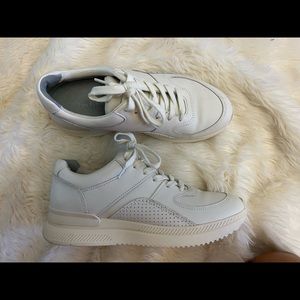 Everlane Trainer size 8